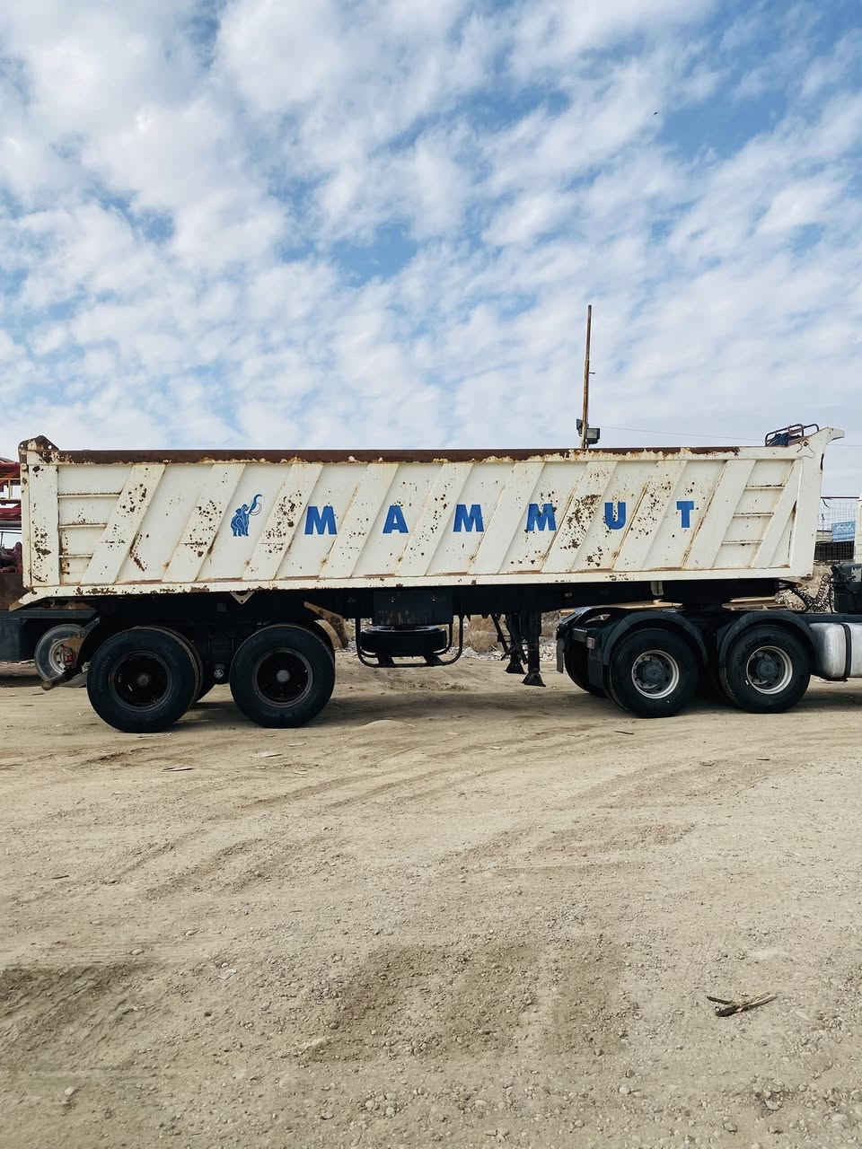 للبيع عربانه موديل 2016كفاله عامه تخم تاير سعرها ٢٣٠وبيها مجال مكاني اليوسفيه ***********
