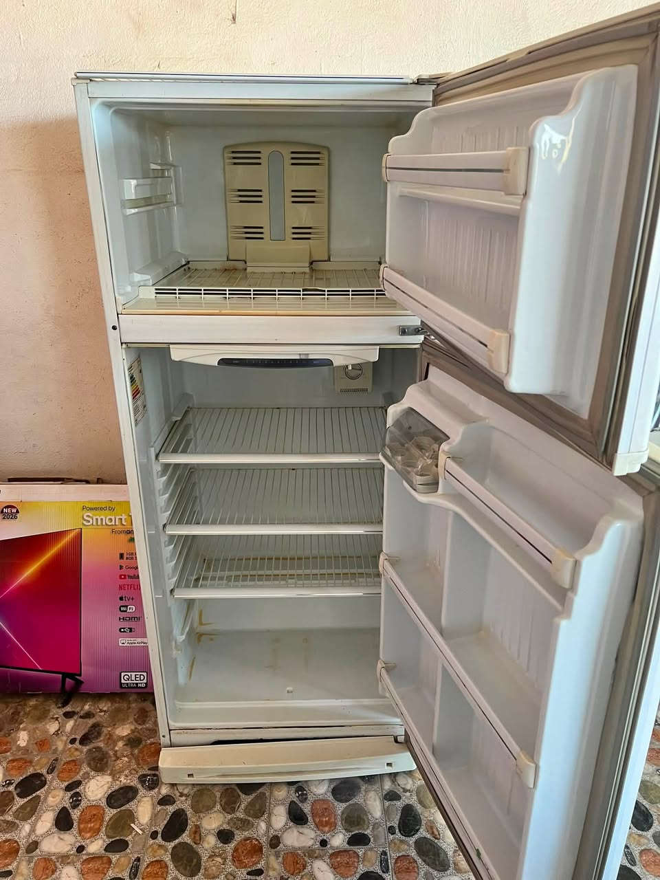 السلام عليكم ✅🔥
تخفيضااااات اخر قطعتين ثلاجه كونكورد عليهن تخفيض كلش حلو شرط الفحص والضمان ✅✅✅♠️🔥 
معرض ومزاد السلطان للاثاث المنزلي 
العنوان نهايه العلكليه مجاور انشائيه حيدر جروان 
التواصل واتساب *********** 📞
او ع الخاص متوفر أيضا
