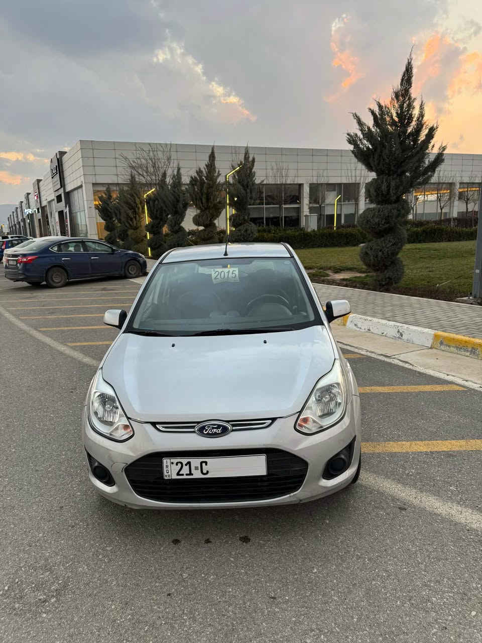 ۲٠۱٥ نیفا دوو سویچە
یەک پەڵە بۆیاخ بێ ناوکرتن 
سەنەوی تا مانگی ۹/۲٠۲۷ تازەیە
تازە پێشی داگیراوە هیچ مەسرەڤی نییە تایەی تازەیە گێڕو مەکینە بەشەرت زۆر زۆر بێعەیبە
*********** السليمانية, العراق
