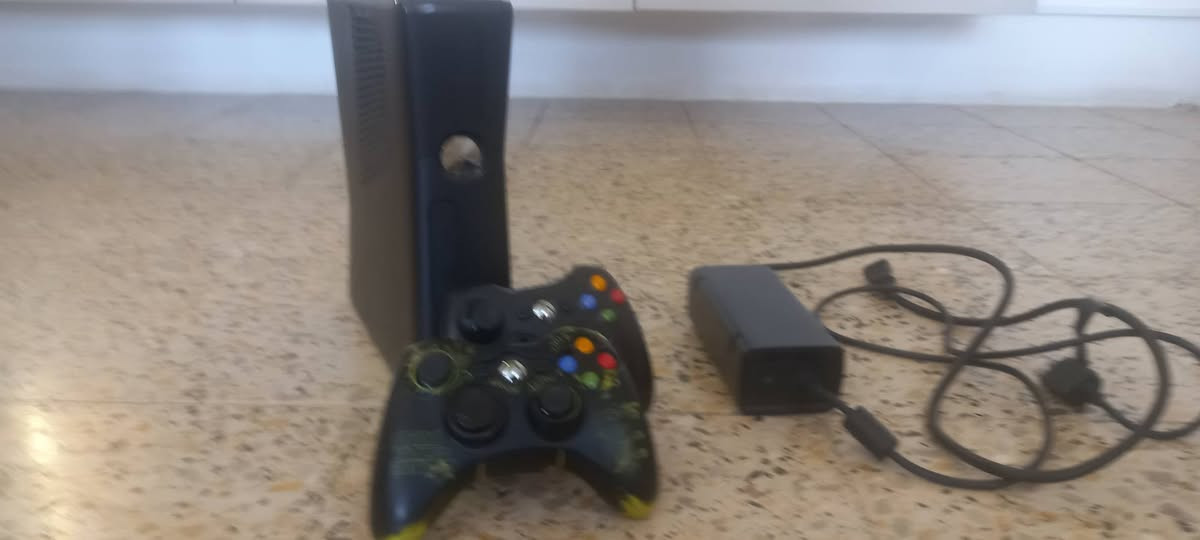 سلام عليكم عندي اكس بوكس 360 وستيرن للبيع شغالات نظافة 100/100 مع هارد 250 G يوجد 93 لعبة
سعرالاكس بوكس360 مع 2 يدات: 150 الف
سعر الستيرن مع 1 يدة: 75
للاستفسار خاص


**إذا كنت صاحب هذا الإعلان وتريد حذفه لأي سبب، رجاءا أرسل رسالة إلى الدعم الفني**