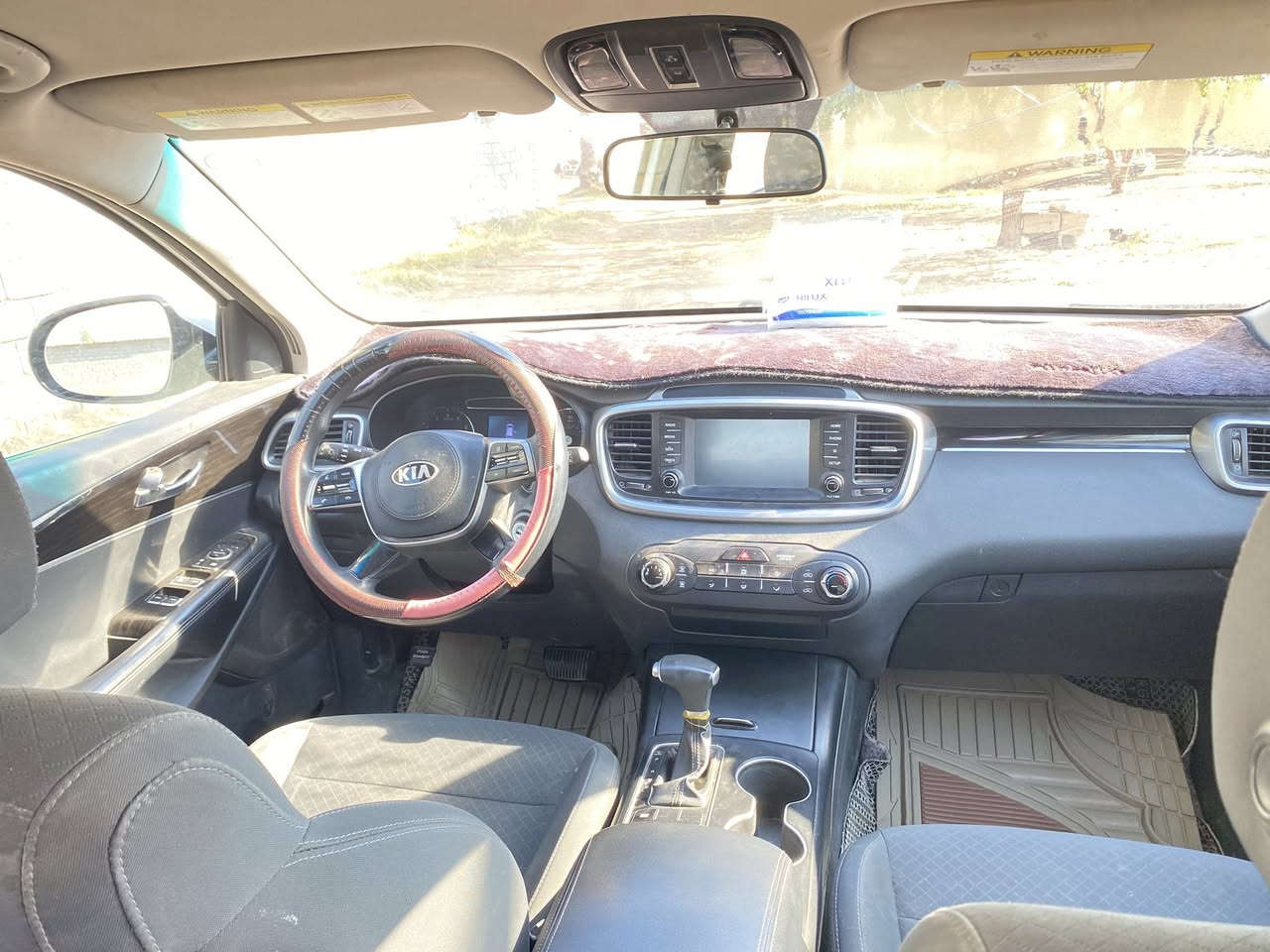 سلام عليكم سورنتو للبيع موديل 2019 وارد أمريكي ضرر قطعتين جاملغ اليمين + إطار البنيد  ماشيه 80    .. 4 سلندر … 7 راكب (السعر 173 وبيه مجال )للستفسار ***********….*********** .. مكلف بنشر
