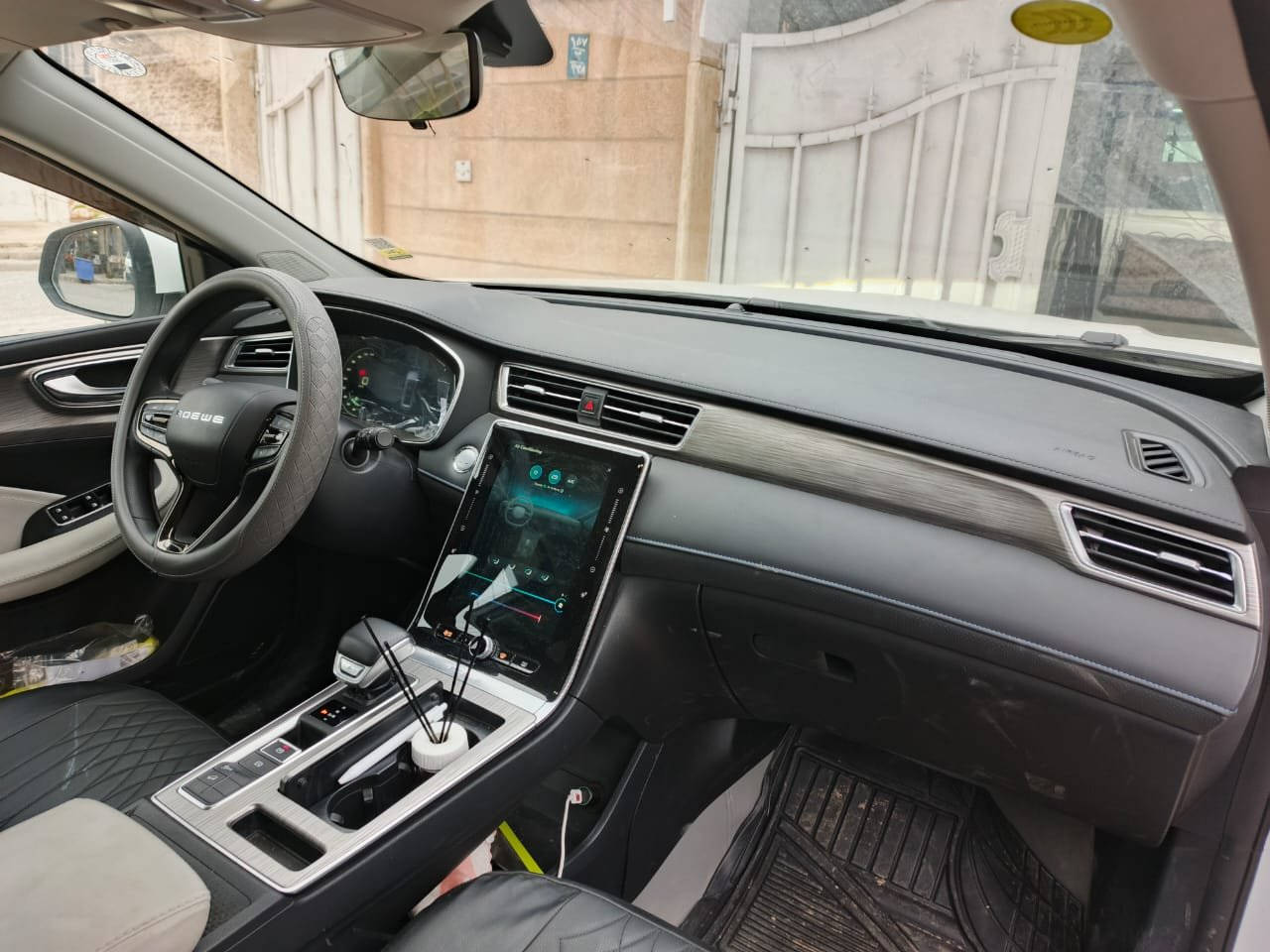 السيارة لوك  بالباكيت  رقم  اربيل       مكينة  15  توربو   
فحص و هزة  جديد   باسمى  
***********
14500  $    لقف
السيارة   بالسنوية   مسجلة   رينوا أربيل, العراق
