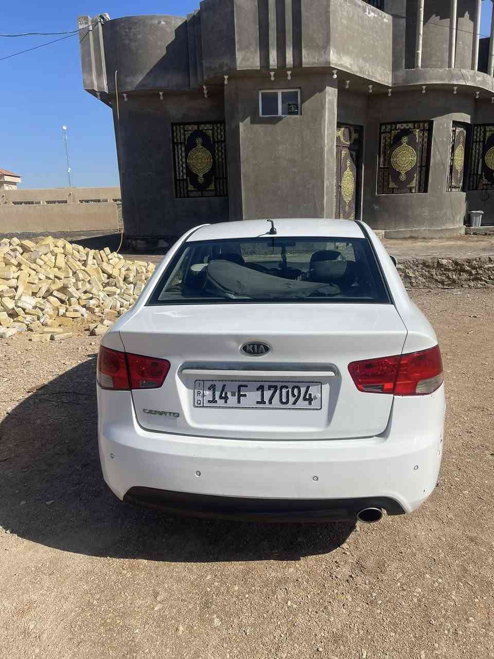 السلام عليكم سيراتو موديل 2012 رقم بصره بسمي مكان السياره السماوه بيه جاملغ الايسر مبدل فقط سعر 95او بيه مجال رقم الهاتف ***********
