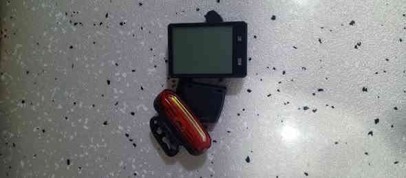 ⭕للبيع: دراجة هوائية "الوطنية" نظيفة جدًا!
مستخدمة فقط 4 أشهر، متروكة شهر واحد.
معها إشارة خلفية وعداد سرعة.

سعرها: 145 (يوجد مجال للتفاوض).
التواصل وتساب ( *********** )
