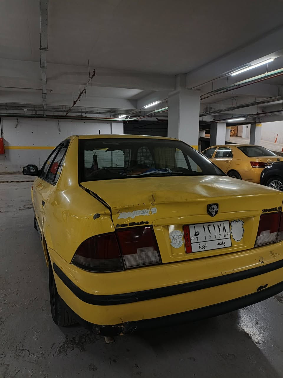 السلام عليكم سمند موديل ٢٠٠٩  اجره رقمها بغداد باسمي بيها طخه بلصندوك موضحه ب الصور والخشم الجاملغ عكس السايق حداديه نص عمر خلفي امامي تايرات خلفي جديد امامي نص عمر كير مكينه مكفولات كلج مكفول سنويه ساقطه ب ٢٤ شهر العاشر كهرباىيات كلها شغاله ٣٥ وبيها مجال بسيط ترايك وين متريد 
*********** مكاني بغداد حي الجهاد
