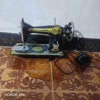 مكينة خياطة • شغالة • ناقصة