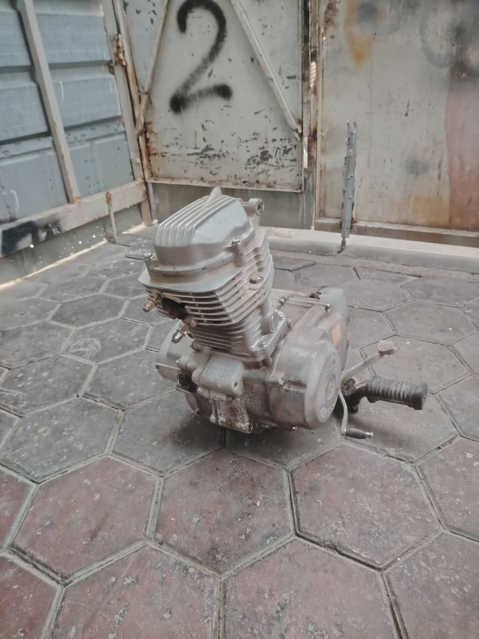 سلام عليكم غراض نضاف مكينه ما مفتوحه السعر 250وبيهن مجال الرقم ***********
