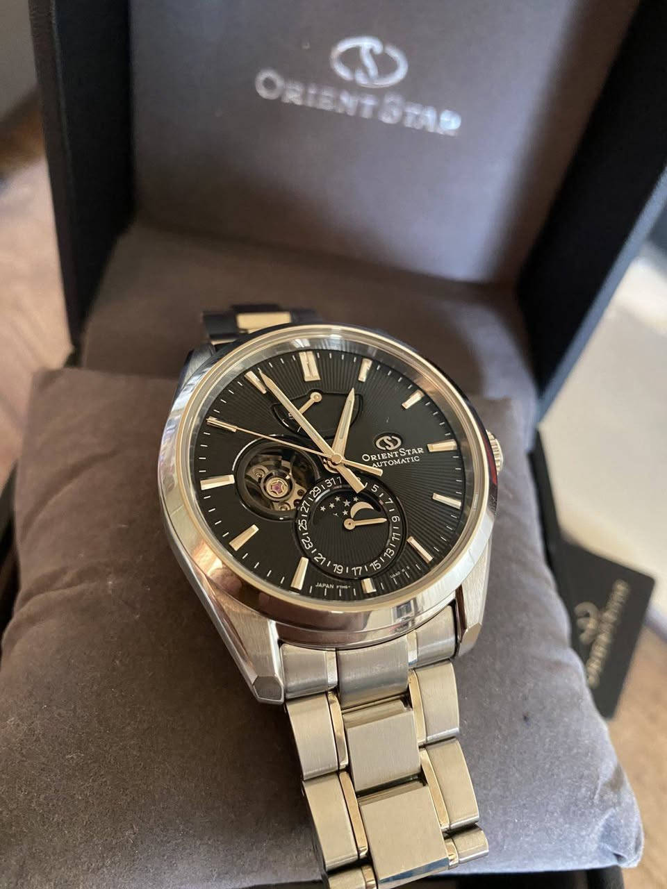 Orient star Moon Phase
اورينت ستار قمري من ارقي اصدارات فخامة الياباني مع كامل مرفقات 
قطر 41
جام زفير ARD ضدالخدش
ماكنه اوتوماتيك و تكويك 
رتيل 1500$
سعر مطلوب 785$
مستعمل نضافة تام
توصيل موجود


**إذا كنت صاحب هذا الإعلان وتريد حذفه لأي سبب، رجاءا أرسل رسالة إلى الدعم الفني**