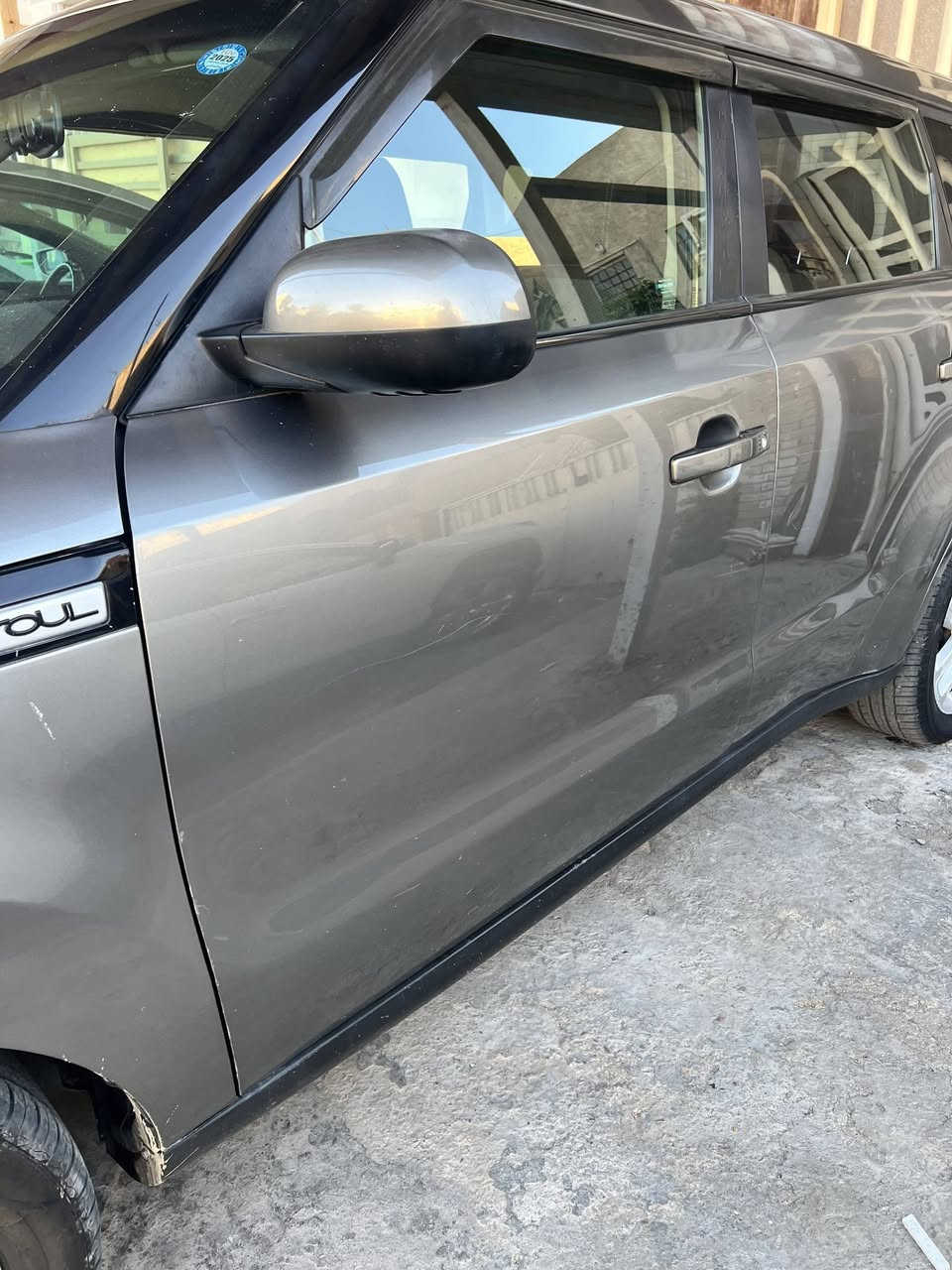 كيا سول 2017 
وارد امريكي حادث بچم بدون ايرباك 
تبديل دعامية وچاملغ 
صبغ 4 قطع 
شاشة وكامرة خلفية 
محرك 2000 gdi
السعر 105
للتواصل خاص او عبر الرقم الآتي   ***********
