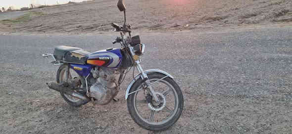 ماطور سيفان مديل 2019 كهربائيات كلها شغاله السعر 350 وبه مجال اتصال على الرقم ***********
