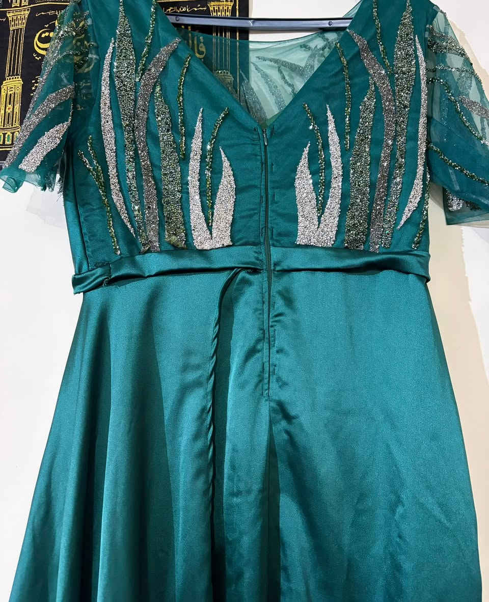 عندي هذني الفستانين
الوردي نفس هذا يلي بالصوره ما لبسته ابد اريده بعشره
والثاني لبسته ساعتين اريده ب٣٠

بي حتى حبل من ورا مسويتله يلبس لحد ٤٨ 
واذا سحاب بس ٤٤
والوردي يلبس٤٤
الاخضر نص ردن وكله شغل وطويل وبي فتحه لحد الركبه والذيل هم طويل كلش حلو باللبس ومرتب


**إذا كنت صاحب هذا الإعلان وتريد حذفه لأي سبب، رجاءا أرسل رسالة إلى الدعم الفني**