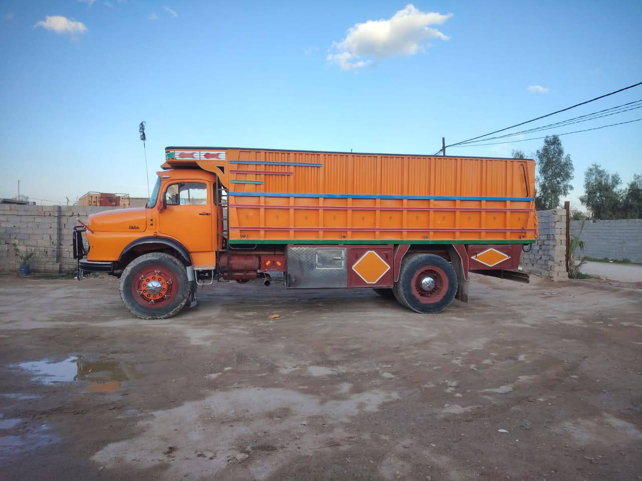 سلام عليكم للبيع قجمه 81 مصبوغه عام شاصي باج بطن سياره جاهزه ونضيفه 
الاستفسار  (***********/./***********)
