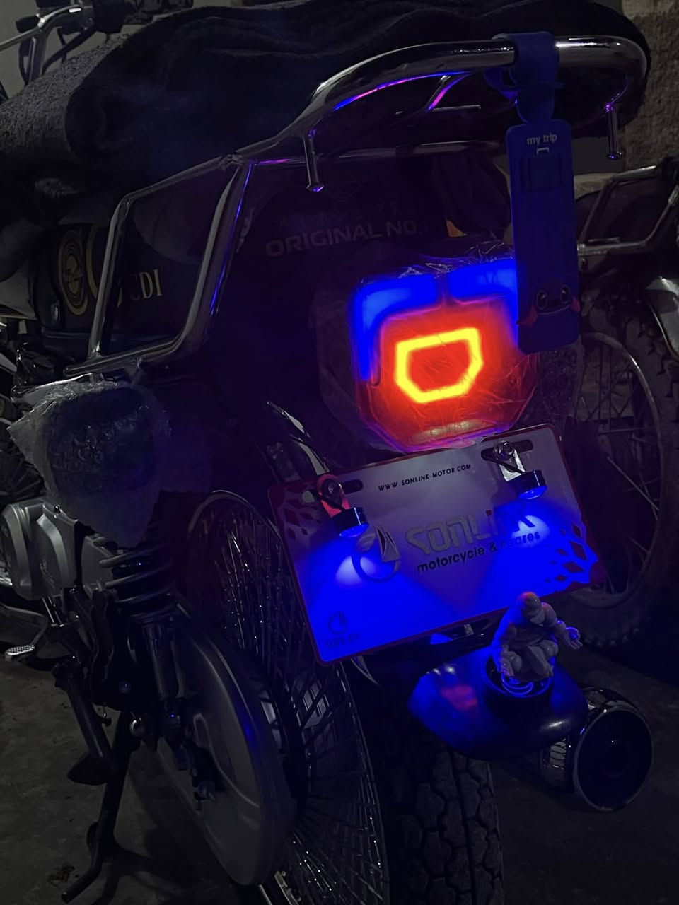 سلام عليكم مكلف بلنشر  للبيع دراجه اربعه كير موديل 2024 المكان القائم مرواس وبيع رقم صاحب الدراجه ***********
