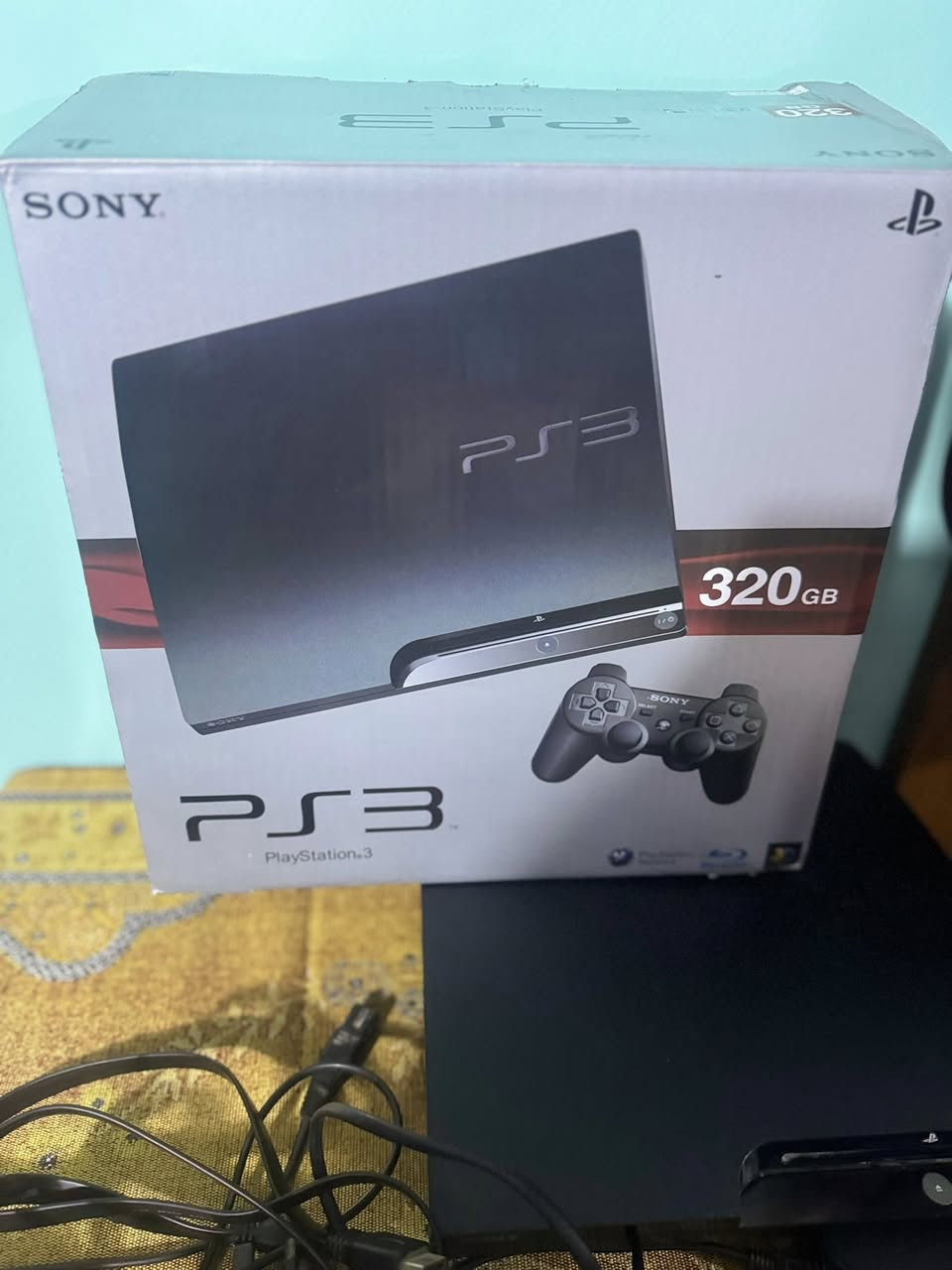 السلام عليكم بلي3 سلم للبيع  ذاكرة التخزين 320 هارد خارجي العدد 2 مع الالعاب اكثر من 15 لعبه جوستك العدد 2 كارتونه وغرضه كامله السعر 150 مكاني الدوره ابودشير الاتصال ع رقم الهاتف ***********
