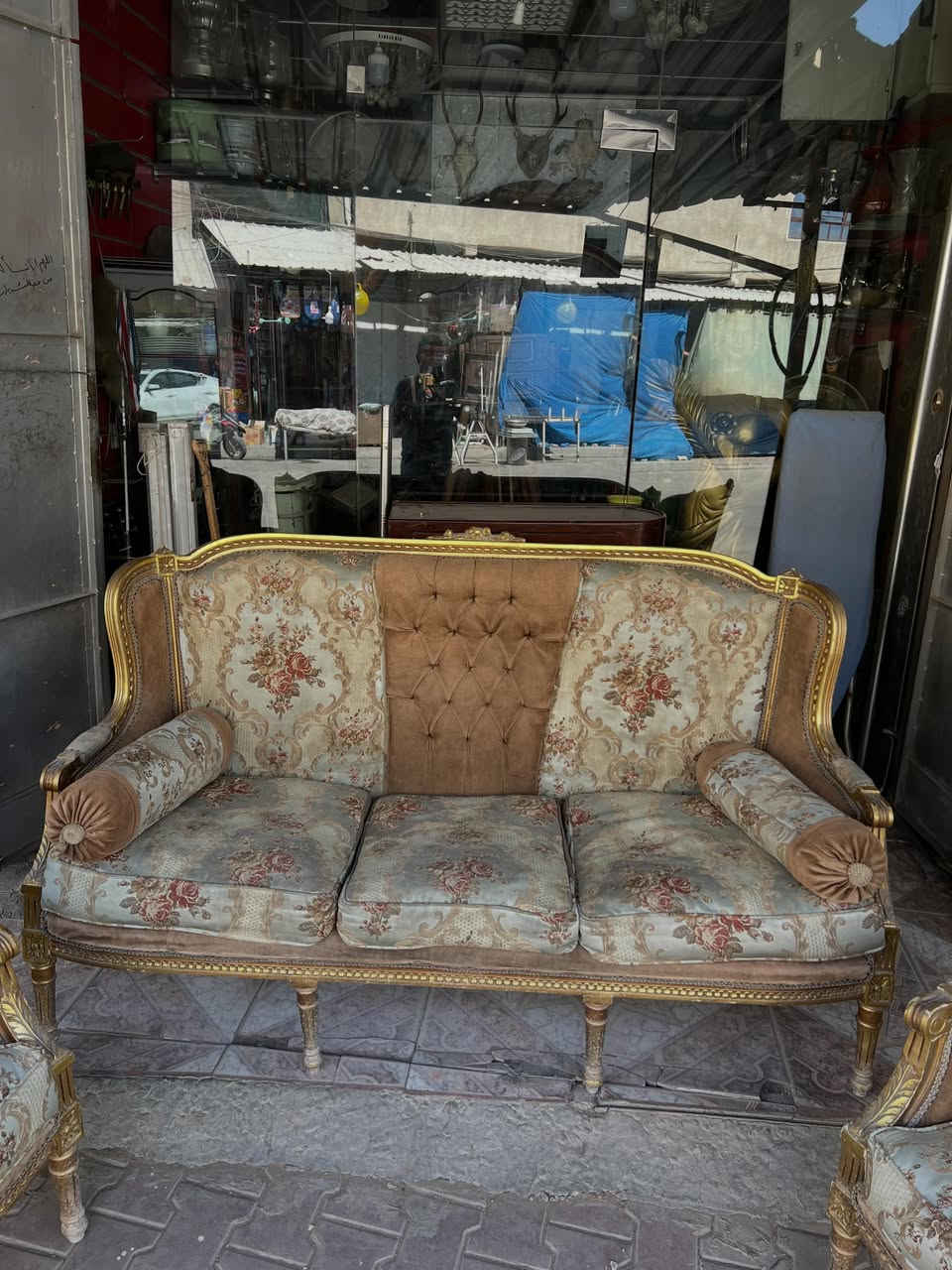نص تخم خشب زان صنع مصري 
*العنوان:بغداد الكسره قرب ملعب الكشافه داخل السوق الشعبي 
*للحجز والاستفسار عن الاسعار يرجى التفضل على الخاص ومراسله الصفحه او الاتصال على الرقم. ***********
*يوجد توصيل الى كل محافظات العراق 
*يرجى التاكد من الطلب قبل مغادره المندوب
#antique #انتيكات #تحف #نوادر #راديو اثاث كريستال زوالي كلاسيك
