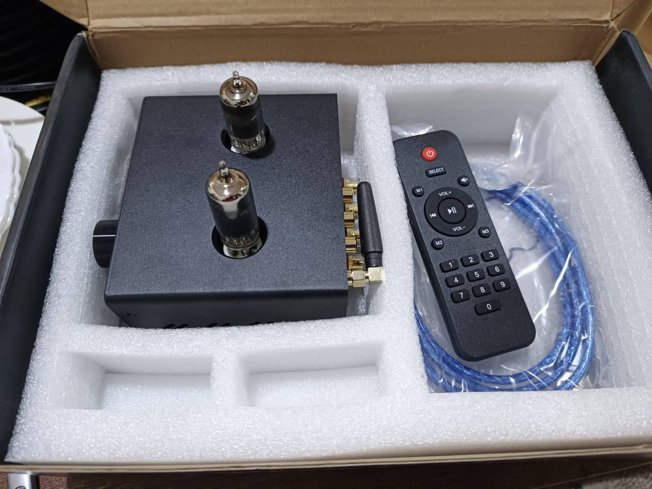 مضخم صوت ستيريو AIYIMA T9
السعر 80 مكاني بصره يوجد توصيل كافة محافظات 

يحتوي على مقياس VU مدمج.
يدعم مدخلات RCA و COA و OPT و PC-USB.
يتضمن أنابيب مفرغة لتحسين جودة الصوت
السعر 80 مكاني بصره يوجد توصيل كافة محافظات 
***********
