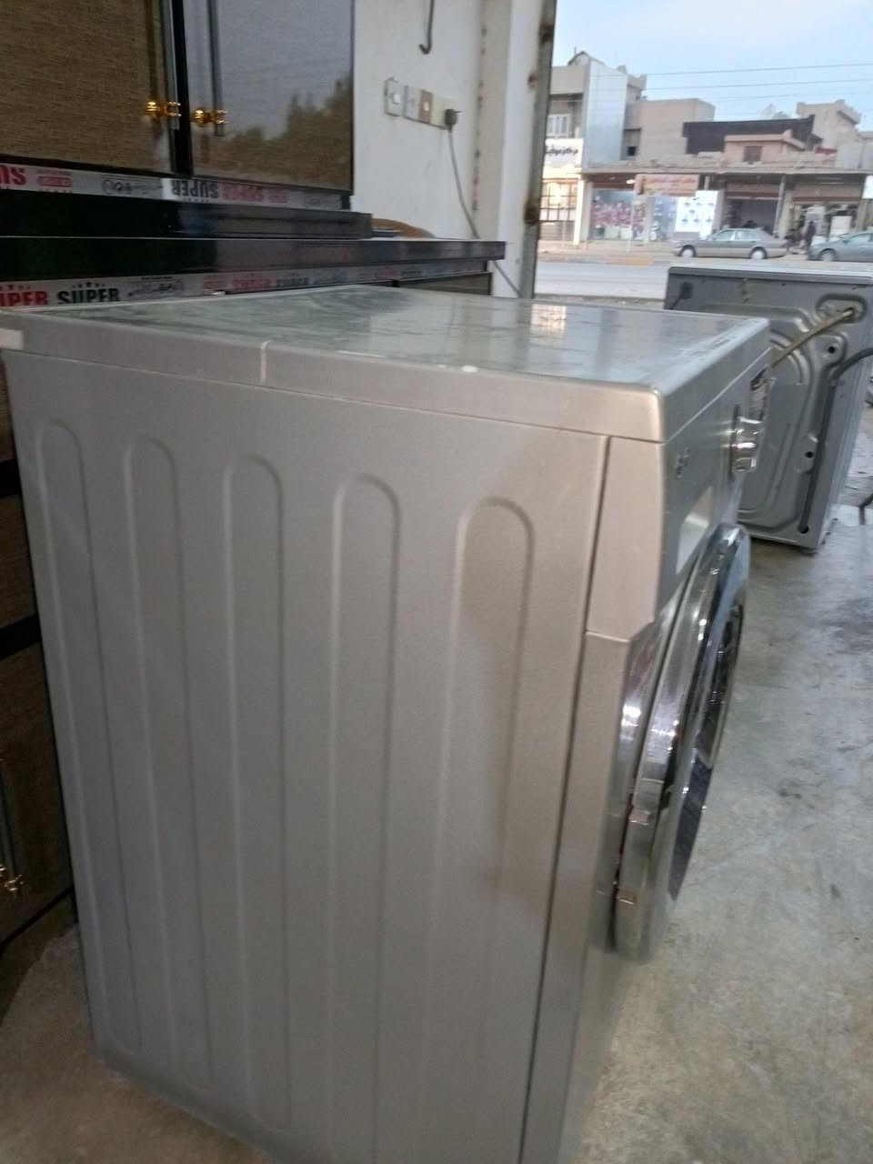 للبيع غسالة ملابس تماتيك 
شرط الشغل والنظافة 100%
180الف بيها مجال للشراية 
الجي LG
***********واتس
***********واتس
