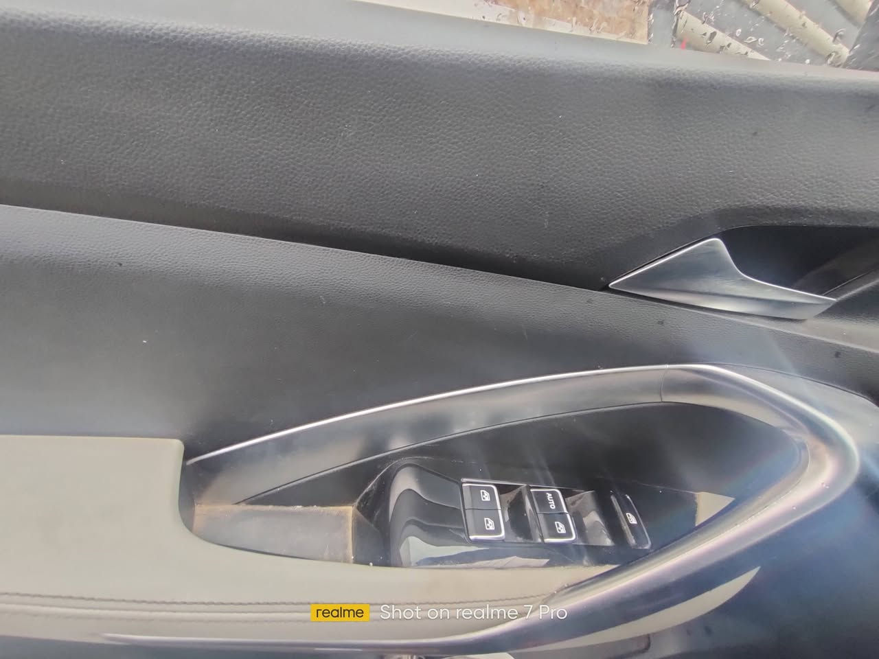 بيع سريع مكفوله خليجي 2023 سياره جديده ماتصرف عليه درهم***********
