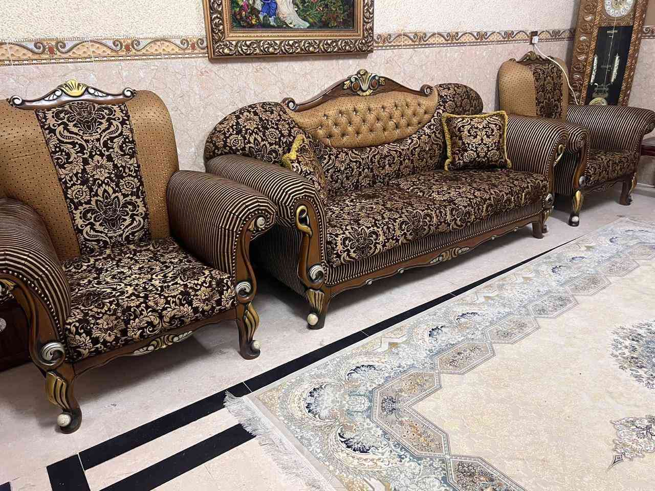 ميز طعام الاصلي مع كراسي + تخم ملكي وعدي كراسي ام نفرين وام نفر للاستفسار *********** او مراسله الخاص
