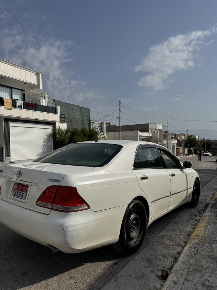 بڕاوە ساج مەلەکی ٢٠٠٧
گێڕ گەورەی مەکینە بچوک 

٤٦ $گەڵا کۆتایی

٣دوگمە پەردە شاشەو کامێرە 
سەقفی وەک شوشە
گێڕو مەکینەو کارەبایو تەقەو رەقەی بەشەرت
بۆیاخ سەقفو حیزام بەشەرت کەڤەر گۆڕاو نیە شانسی کۆسەرە نیە 
تازە داخل جامی هەلگیراوە گەرمی بەسراوە 
٤تایەو ویلی لۆک 
شووێن دەربەندیخان 
بۆ مەعمەلە تەنها تەلەفون بکە نامە مەنێرە
***********
