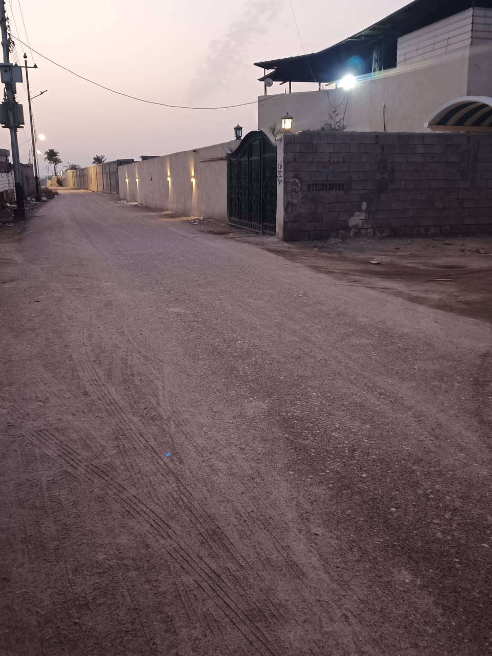 أسعد ألله أوقاتكم بكل خير 🌹
اللاستفسار ***********
توفر نص دونم للبيع

على شارع تبليط مباشرةً
واجه على شارع تبليط 22 م

وخلف الأرض نهر جاري
منطقه هدوء مرتبه

جميع الخدمات متوفره
ماء + كهرباء + مجاري

مدارس حكوميه أهليه كلش قريبه عليك

العنوان أبي الخصيب منطقت أبوكوصره يبعد على شارع ابوكوصره رئيسي 75م
وقريب على شارع الفوك

نوع العقار :  طابو ملك صرف زراعي عراقي سند 25

سعر 180 مليون وبي مجال
اللاستفسار ***********
