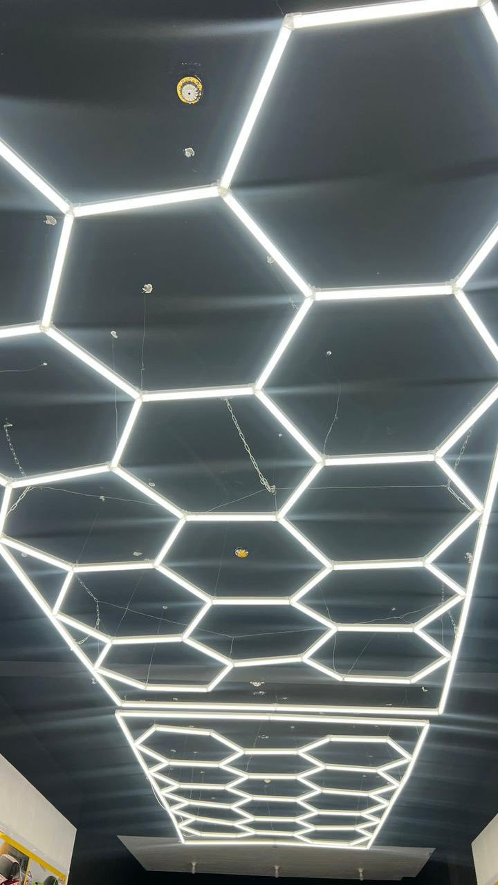 مبردة جديدة مستخدمة اقل ال٢٠ يوم حجم كبير ٦٨٠ وبيها مجال تخم ٧ مقاعد جلد نظيف جدا ٢٥٠ وبي مجال اضاءة خليه النحل الاصليه المنيوم ثقيل ٥٥٠وكرسي مكتبي ١٢٥ كولهن جدد استخدام اقل ال٢٠ يوم مراسلة وتساب ***********
