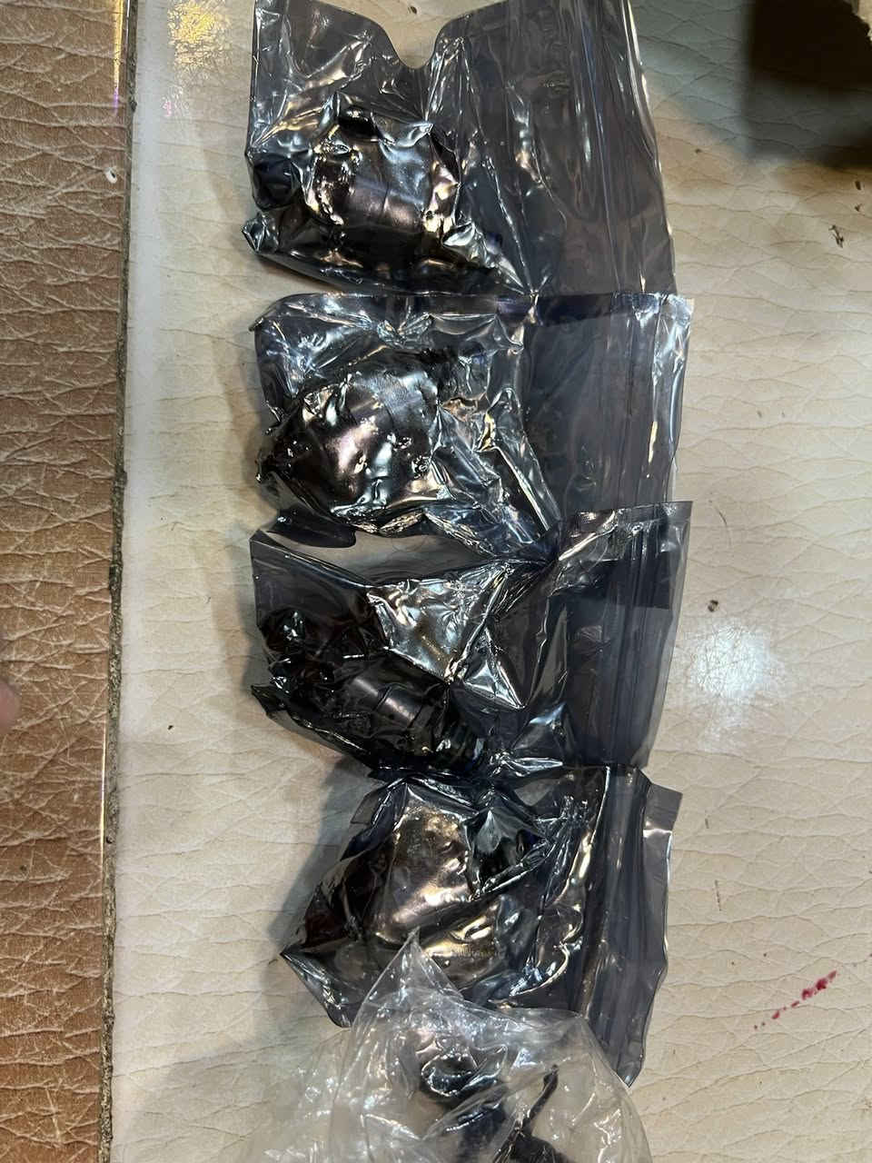 سلام عليكم اخواني 
قطعة بالباكيت جزء من ناقل حركة مارسيدس بنز 
كامل مع باقي التفاصيل 
السعر 
فقط 125 الف 
توصيل موجود كافة المحافظات
***********
