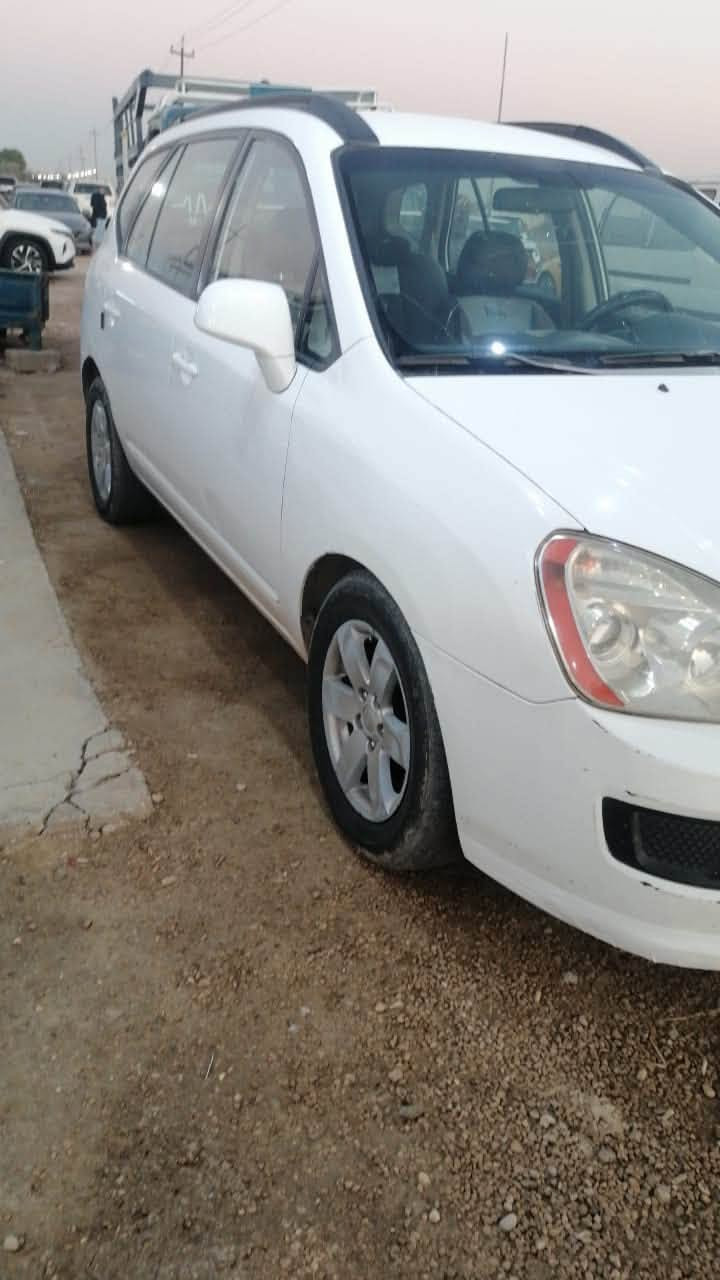 السلام عليكم
كيا روندو 2008 للبيع

**المواصفات والتفاصيل:**

 * **نوع السيارة:** كيا روندو (Kia Rondo)

 * **الموديل:** 2008

 * اللون: أبيض

 * حالة السيارة بوضع ممتاز، بيها ضرر بسيط بالجاملغ الخلفي الأيمن والباب الخلفي (مرشوش رش خارجي فقط للتجميل **بدون دواخل**، الدواخل سليمة 100%).

📌 **مكان التواجد:** الأنبار - الرمادي

💰 **السعر:** (٩٥ورقه وبيها مجال بسيط للشراي) وترهم مراوس حسب القناعة 

📞 **للتواصل والاستفسار:** (***********)

والشراي يجي يفحص ويحكم. للتواصل يرجى الاتصال على الرقم أو مراسلة الخاص.
