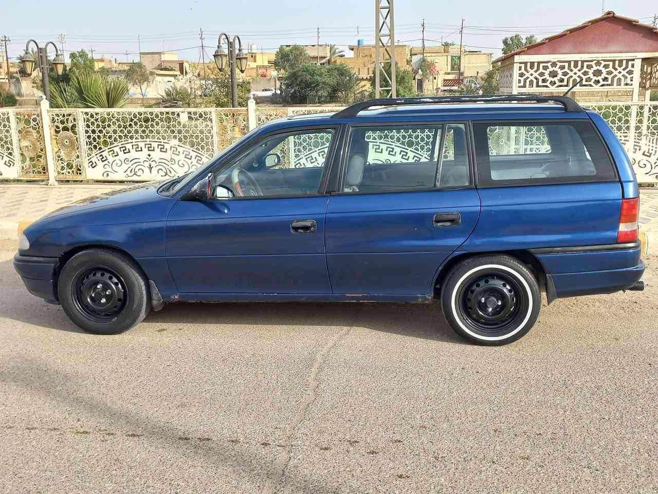 السلام عليكم
اوبل 
كير عادي 
كير محرك بشرط
صبغ جماليه  
سياره ع البلاد كفاله
  
طخم تاير وصدر وكله جديد 
تجي تشوف بعينك انضف من الصور 
وترايك وين مايعجبك 
مكان السياره سوق الشيوخ
***********
