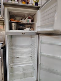 ثلاجه • حجم كبير • شغاله