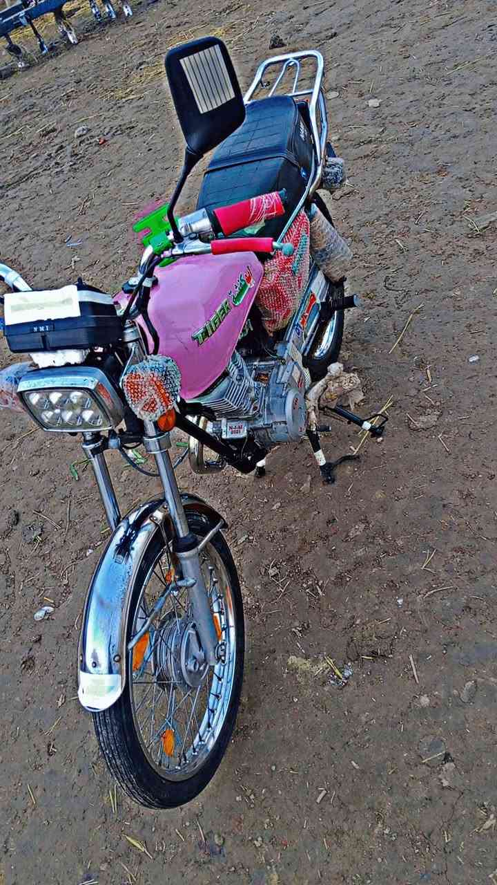 سلام عليكم 
ترهم مراوس اباارت 
دراجه للبيع نامه موديل 21 كلك مكفوله لاتبخر ولا تنقص ولا دخن كاملة كهربائيات كلها شغاله نكره هندر واحد شلعه فول 
تواير جدد كزوز كاتم بالجيس الدراجه مكفوله من كلشي ماتصرف عليها ربع 😅مكان الناصرية قضاء الدوايه السعر 475وبيها مجال قليل للاتصال ***********
مو شراي لاتعبني واتعبك 🙃
