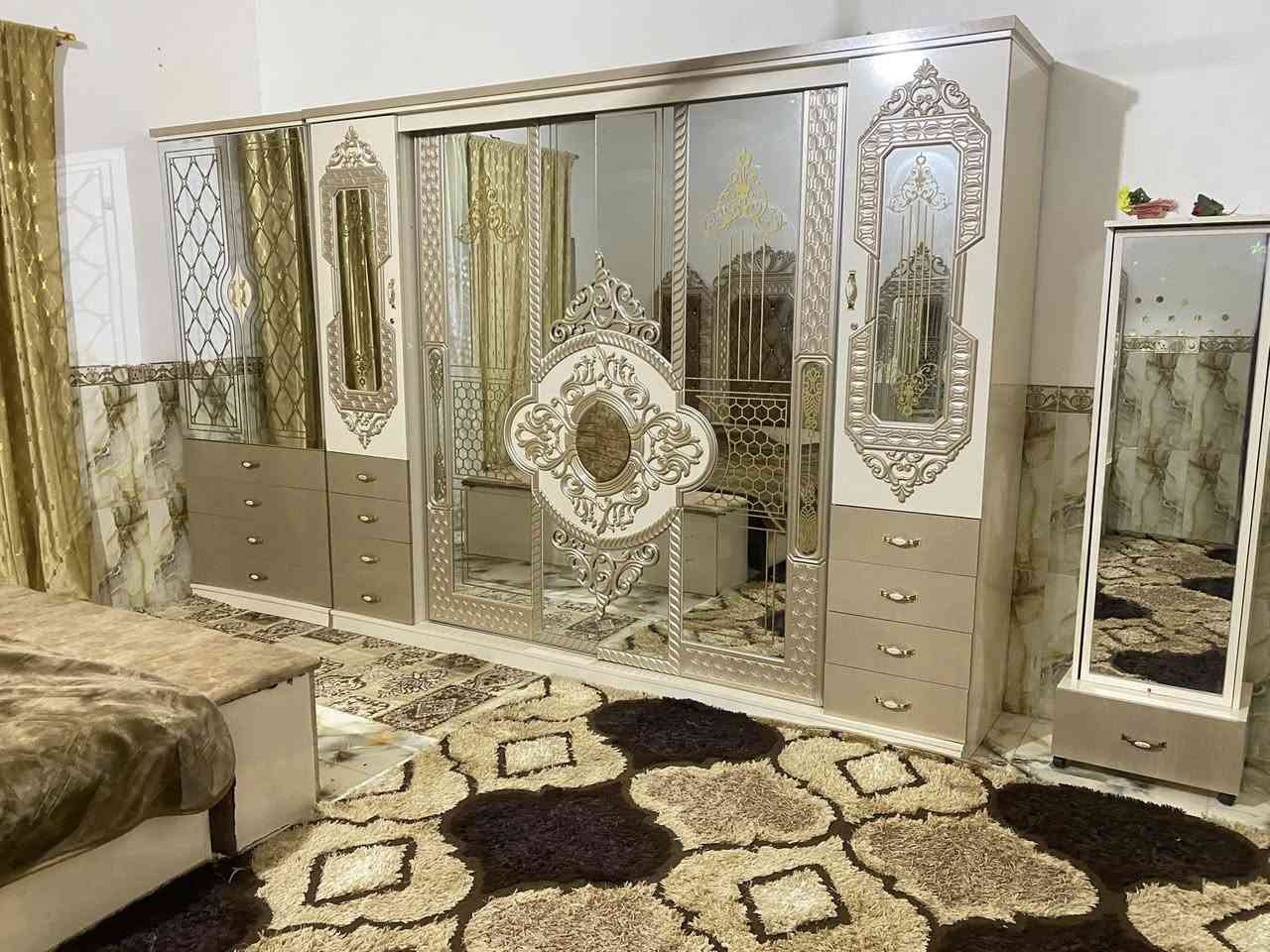 غرفه تركيه للبيع جديده استخدام شهر واحد اخذتها بمليونين و٧٠٠  رايدها بمليون و٦٠٠ مكاني ديالى الخالص 
*********** وتسابً
