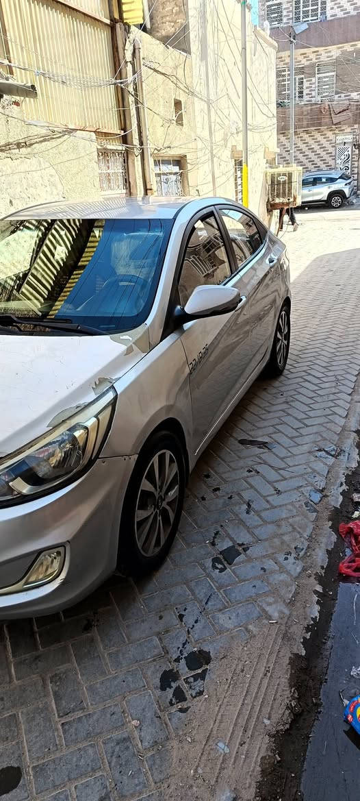 سلام عليكم اكسنت خليجي محرك ١٤٠٠ سياره محرك شرط.. صدر ٨٠ ٪ السياره  سونارها موجود بلصور  بيها ملاحظه خابرني وافهمك عليها سياره ترايها وين ميعجبك السعر ٧٨ وبيها مجال
***********
