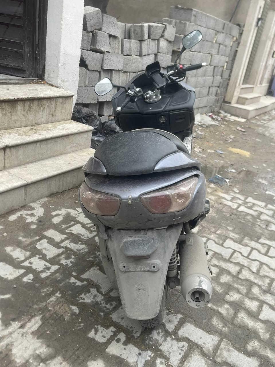 فورزة ٠٨ بصمه دراجة تخبل مابيها شي شلعه ومعدل كامله بس تروح ترقم مدفوع كمرك اوراقها اصوليه بس يرادلها كفرات كفراتها تعبانه سعرها ٧٠٠ الف تواصل على الواتساب ***********
