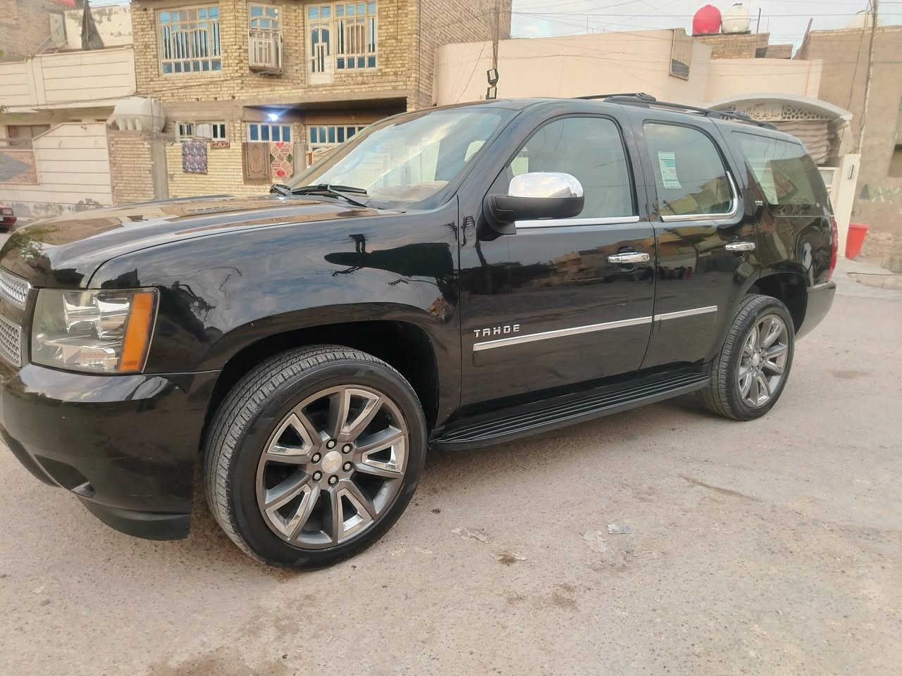 تاهو
#الفئة : LTZ سيارة جديدة 
الموديل 2013 
#اللون: اسود
#اللوحة: رقم بغداد مشروع وطني بسمي 
#السعر_المطلوب275 ورقة مع المجال البسيط
#السيارة خليجي 
سونار واضح 
_____________________________
#الــمــواصــفـــات :-
{1} محرك 8 سلندر 5300
{2} كشنات جلد بيج (اصل)
{3} كاميرا دواره ستيرن
{4}  
{5} تبريد 3 قطع
{6} 
{8} كشن ذاكرة 
{9} سستم صوت متكامل
{10} تحكم سترين جهتين
{11} نضام ABS مانع انزلاق
{12} كشنات كهرباء
{13} حساسات خلفية 
{14} جنطة كهرباء 
{15} ايرباك سليم 
{16} فور ويل
{17} مثبت سرعة
{18} كشنات تدفئة تبريد 
{19} فتحة سقف 
{20} شاشه عرض بالسقف
{21} تشغيل عن بعد 
{22} باقي المواصفات غنيه عن التعريف ***********
