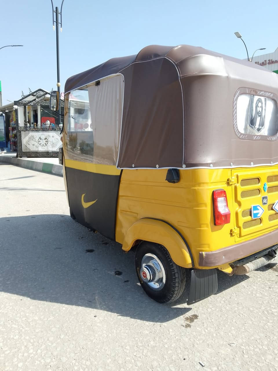 سلام عليكم تكتك باجاج للبيع مرقمة بابل تحويل ثاني يوم معمرة تعمير كامل مصبوغة عام ٢٠١٨ محرك ٢٠ مفول تكتك جاهرة وكاعدة تخبل جادر جديد سفريات دوشمة بردة تفصال تشبول مدوشم مكلف بل نشر رقم *********** بس تصال لافيس ولاوتساب سعر( ٤٥٠٠ ) بيهة شي بصيط حك جيتك
