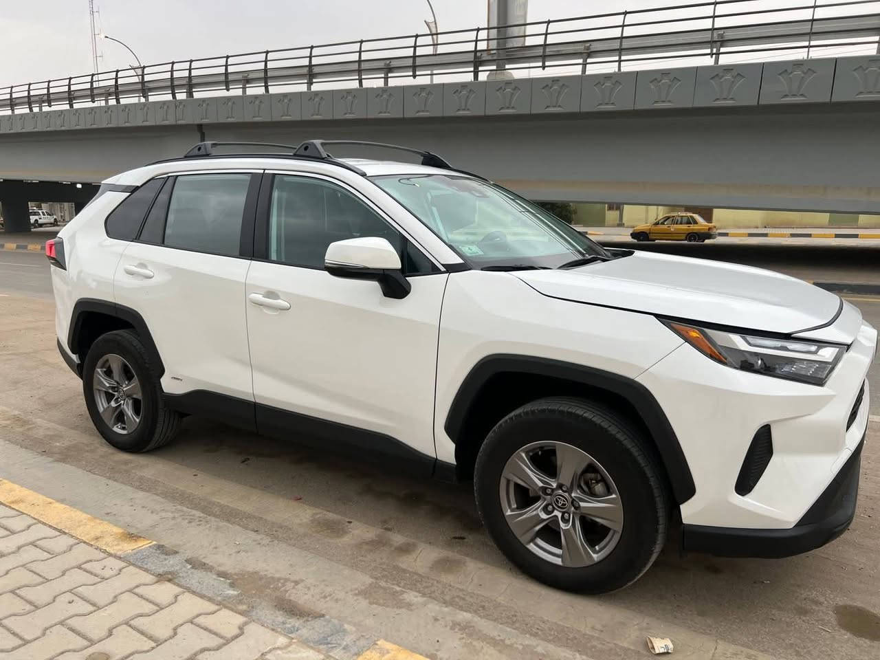 للبيع تويوتا راف فور هايبرد 2023xle
الحادث موضح بالصور 
مكان السياره الديوانية رقمها بغداد 
السعر 243 ورقة  
للاستفسار الاتصال ***********
