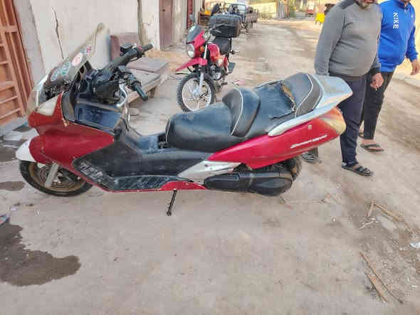 السلام عليكم شباب دراجه سلفر ونج مكينة 600 كهربائيات شغاله بس خلل دكمه مال تشغيل مكسوره يعني اشغل من شخاطه سعر 650 و بيها مجال بس شي بصيط خوان ابيع كوم حديد رقمي *********** بغداد منطقة الغزاليه شارع مشجر
