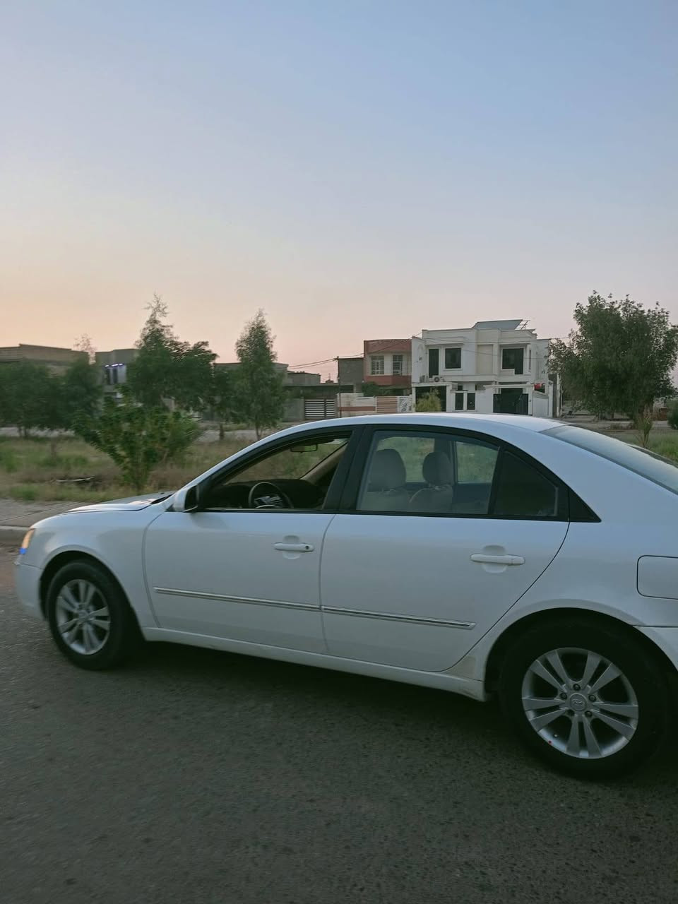 سلام عليكم للبيع سوناتا 2009 مكينه 2400 مكفوله من الصبغ  او الضربه والتبديل السياره جاهزه كير محرك تبريد صدر كهربائيات كلها جاهزه مابيها اي نقص السعر 120 مكاني بغداد المحموديه ***********
