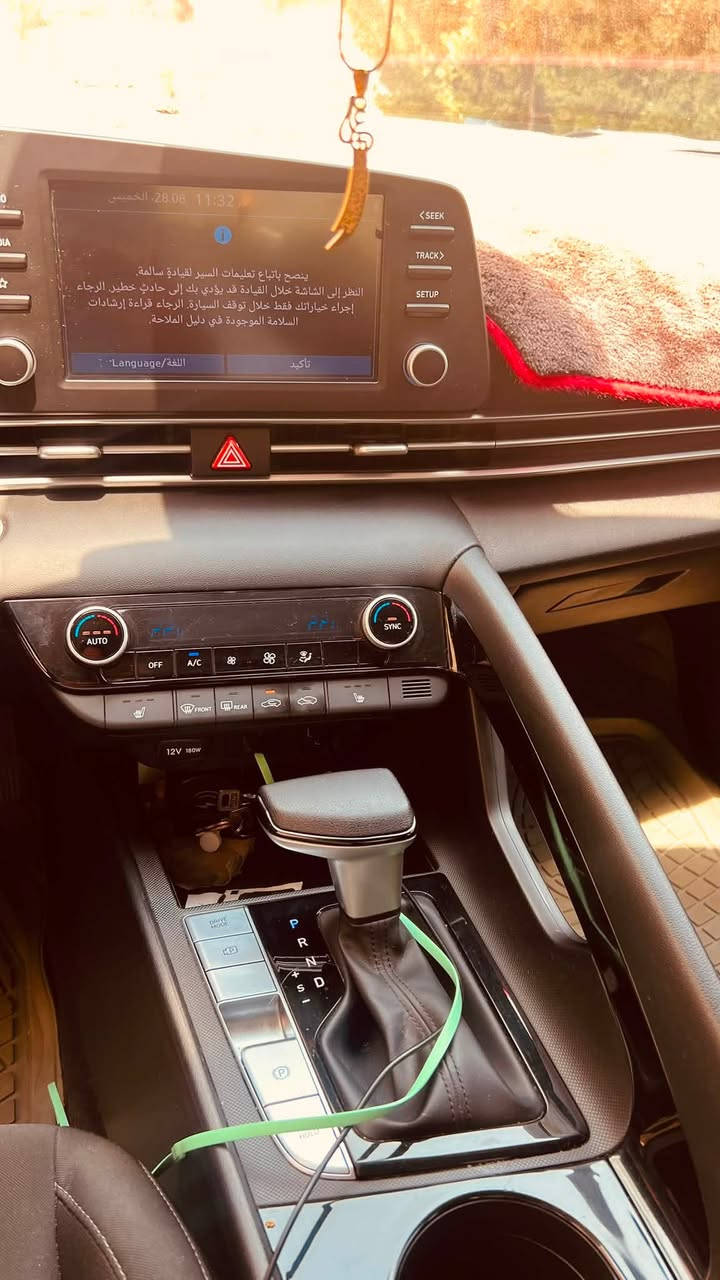 النترا ٢٢ هايبرد
مواصفات الوارد الامريكي 
تحكم ستيرن 
رادار 
كامرة 
٣ انظمة قيادة 
محرك ١٦٠٠ً
وبيها هواي مواصفات معروفة 
حادثة بجم خفيف كلش 
السعر ١٤٣ 
***********
