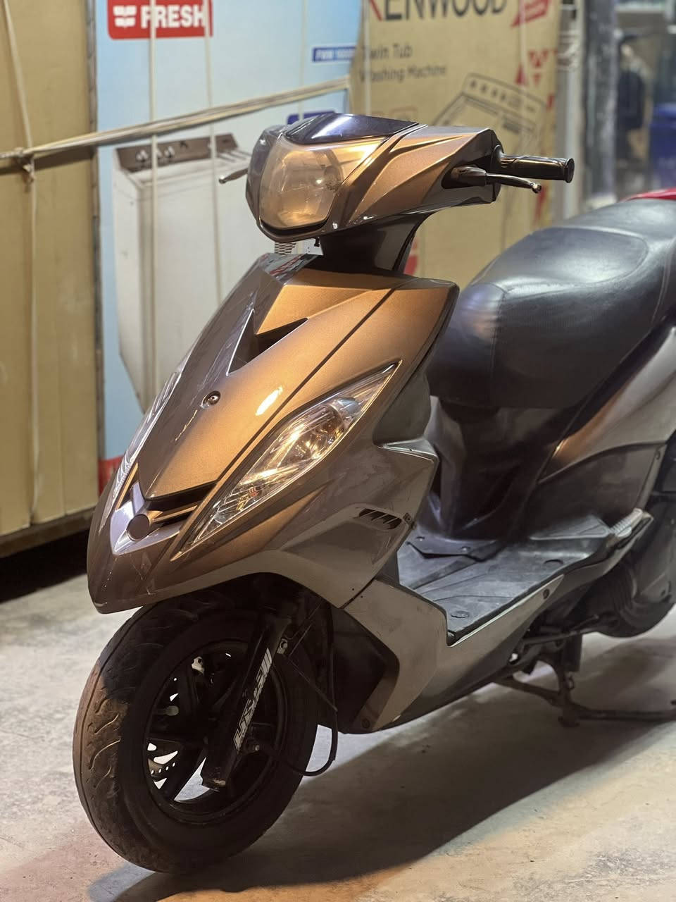 سلام عليكم شباب جيتي أر للبيع داراجه حلوه نضيفه مكفوله مكينه وكفر وكهربايات كامله كل نقوص ما بيهه سعر 900 وبيهه مجال بكاني مدينه الصدر ***********
