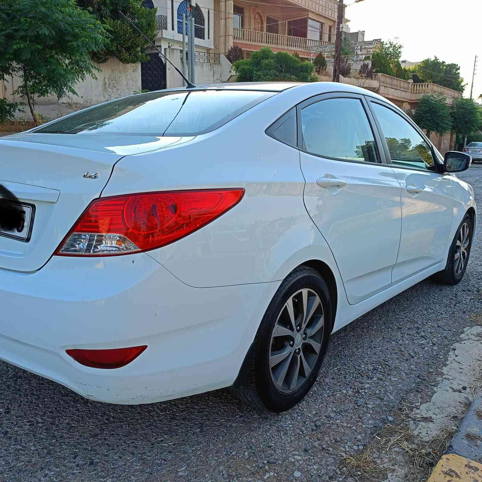 ئەکسینت 
مۆدیل ٢٠١٥
ناوزەرد 

بونیدی بۆیاخ درگای سەکن گوراوە بەشریکە
دوو سویجی هەیە
تحکم سوکانە 
ایبیئیسە
سلایتە
مکینە گەورە 
تبرید بشرت

0774 082 3428 السليمانية, العراق
