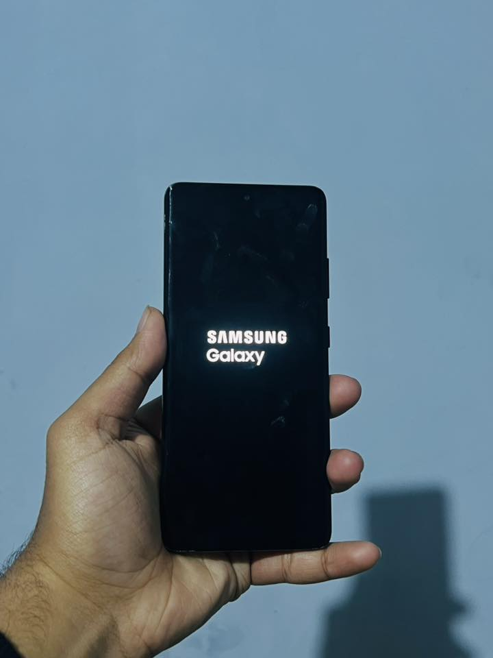 سامسونج S21الترا
256ذ
ب5000
ضرر كامرات متوقفه بسبب التحديثات 
مراوس وبيع للاستفسار 
***********ناصريه مركز
