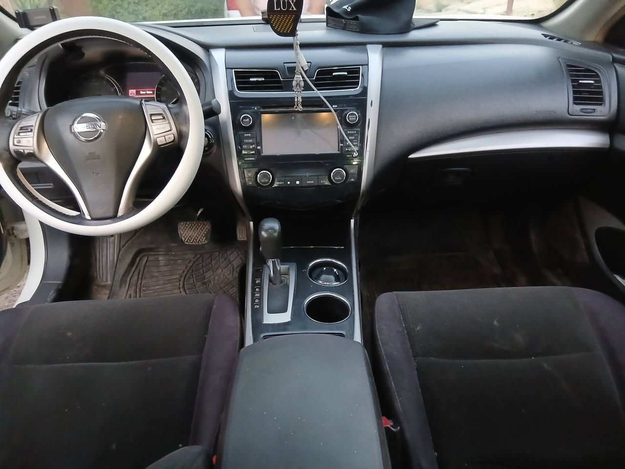 نيسان التيما 2013 وراد امريكي  بيها ٤ قطع ونص  . بصمه سلايت تحكمات ستيرن abs كروز سرعه كامره كشن كهربائي تبريد تدفئه  فول مواصفات كير محرك شرط عليها غرامه ١٣ ورقه شرط التحويل السعر 95$ جاهزه سياره ... ***********
