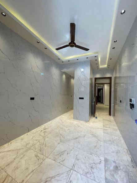 ⁨ ⁨#للبيع بيت smart home في #السيدية !

🏡 تفاصيل العقار:

 المساحة: 150م
 الواجهة: 7.5م 
النزال: 20م

الطابق الأول: صالة لأستقبال الضيوف، حمام ضيوف، مطبخ حار وبارد، غرفة نوم، شلال داخلي، حمام بتصميم أنيق.

الطابق الثاني: 3 غرف نوم ثنين سويت بالاضافه الى حمام ملحق 

الطابق الثالث: غرفة نوم بالاضافة الى حمام ملحق

📍 موقع مثالي:
يقع المنزل في السيدية مربع الاقصى 
لبيت مجهز بأحدث المواصفات العصرية 

. البيت بنظام Smart Home منزل ذكي.
. نظام لمس Touch point.
.البيت بالكامل مغلّف بارقى انواع المرمر الاسباني. 
.البيت مجهز كامرات مراقبة مع WiFi. 
.شبابيك دبل جام عازل.

#لمعرفة #السعر #الرقم ( 1 ) #سأتي #السعر #مباشره

📞 للمزيد من التفاصيل أو لحجز معاينة، اتصل بنا على:
 ***********
***********
#العقاري عمر محمد
