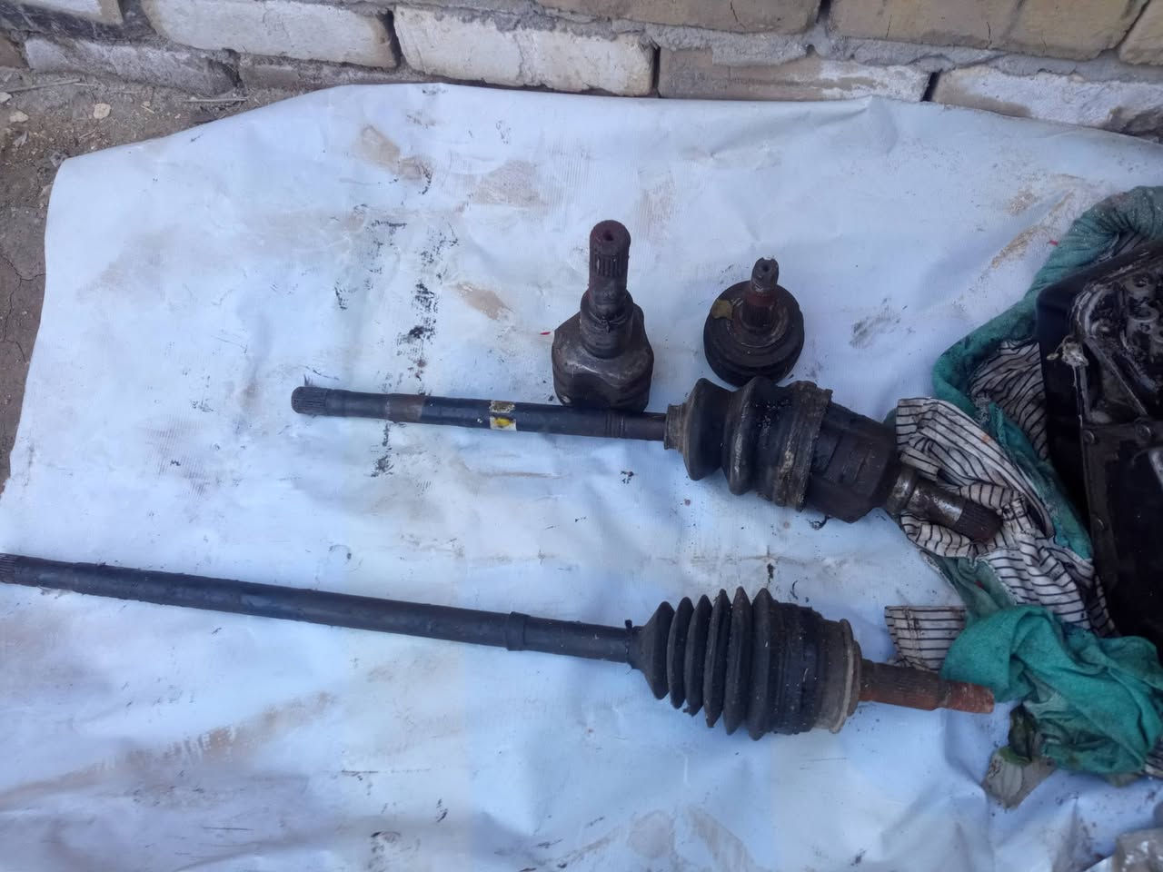 گير دايو لگنزه ميكانيكي بي عطل وزوج ماصده امامي وزوج كوس گير وزوج درايم شفت السعر 150 وبي مجال 
***********
