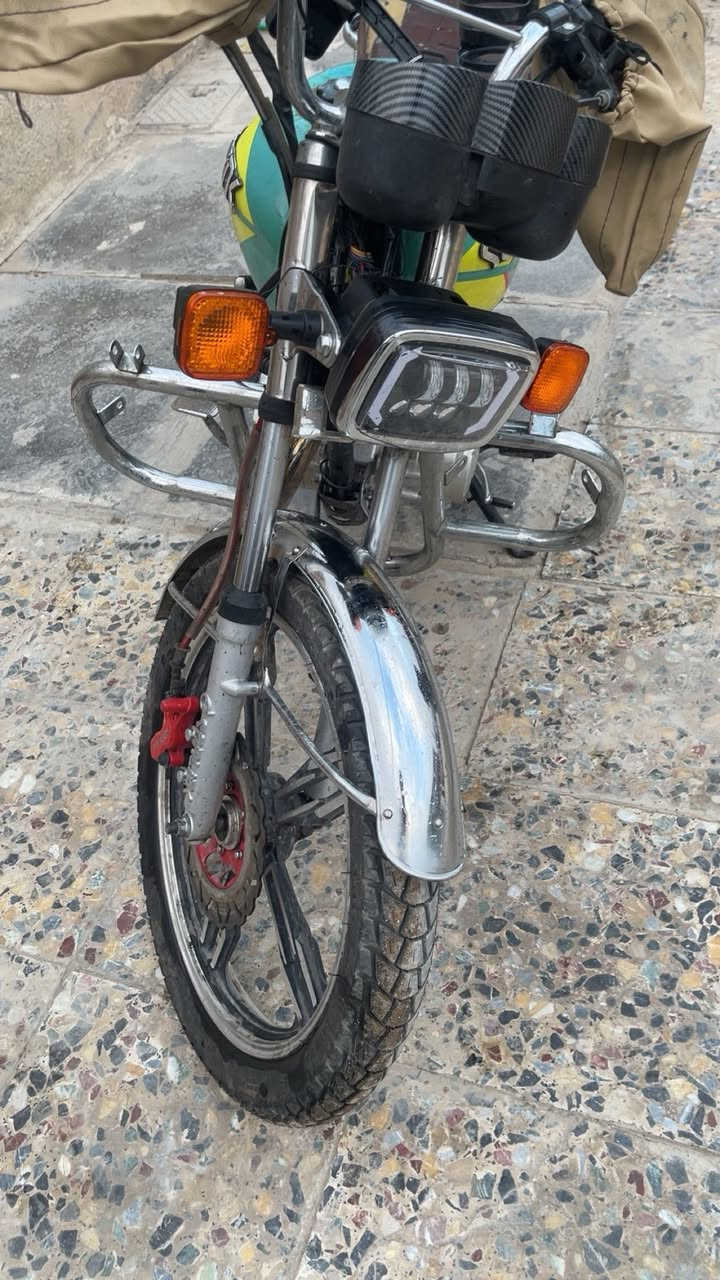 سلام عليكم ايرني سونك لبيع مكفوله كفاله عام  كهربائيات كلها شغاله بس الدشيول بي قطع بي ورقه منفيس ورقه معرض خمس اوراق  
 بغداد مدينه الصدر /***********
