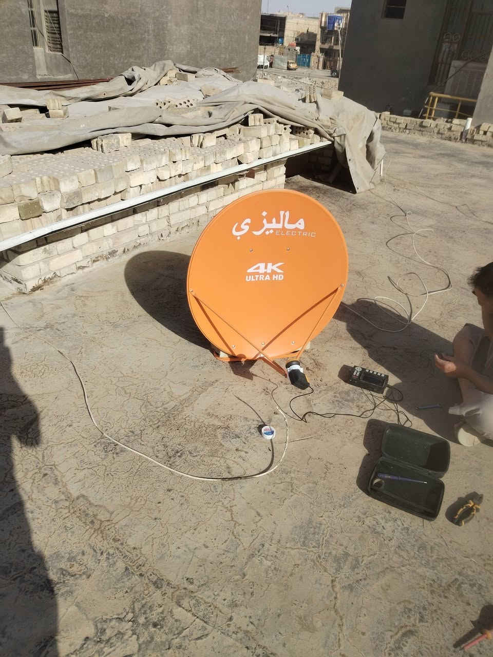 تنصيب الستلايت 
تثبيت البلازمه 
وبعث القنوات 
                    ***********
