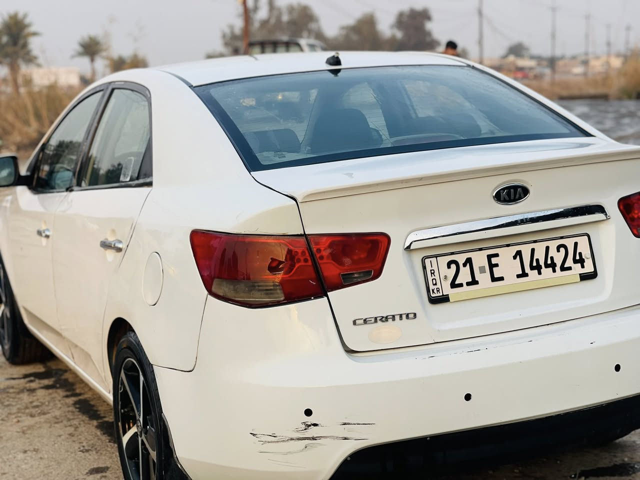 للبيع سيراتو موديل 13 خليجي فول عده الفتحه محرك 1600  رقم شمالي جديد كير ومحرك مكفولات تخم تاير تبريد شغال سونار موضح بالصور بيه جاملغ الخلفي واصله الحوض سنويه مجدده السعر 79 وبيه مجال مكاني بغداد جسر ديالى آلجديد رقم ***********
