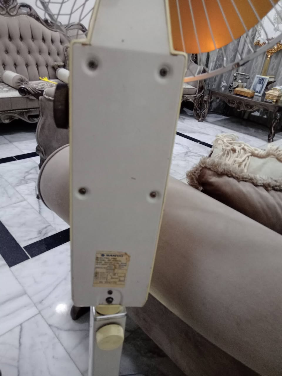 متاح ٢ مراوح سانيو عاموديه  ياباني نظافه عاليه جدا خاليه من اي عطل مكان بغداد ***********
